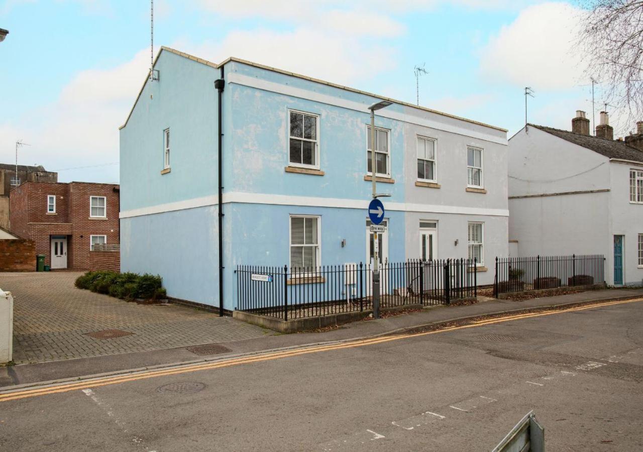 Stunning 2 Bed With Private Patio And Free Parking Villa Cheltenham Exterior photo