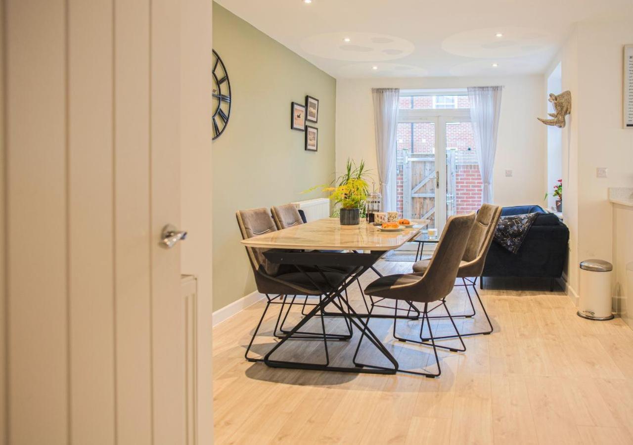 Stunning 2 Bed With Private Patio And Free Parking Villa Cheltenham Exterior photo