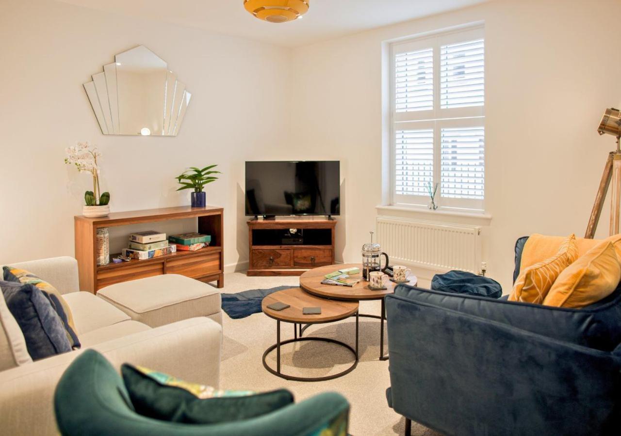 Stunning 2 Bed With Private Patio And Free Parking Villa Cheltenham Exterior photo