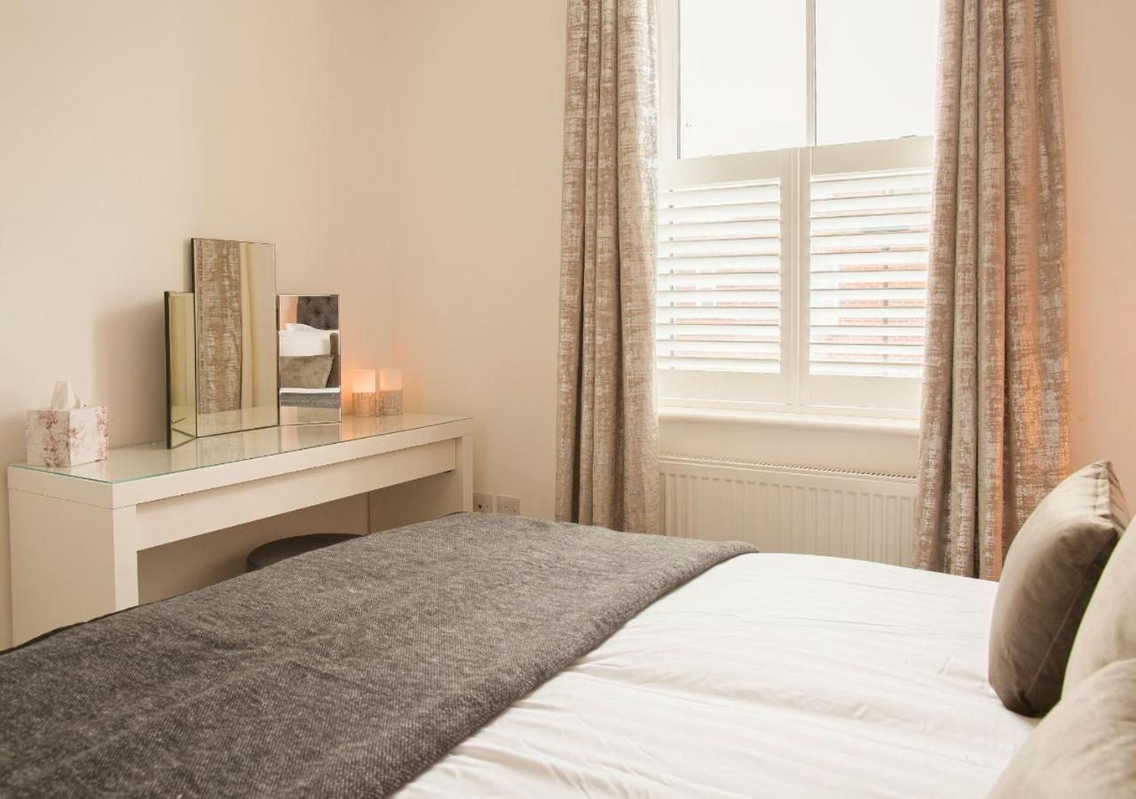 Stunning 2 Bed With Private Patio And Free Parking Villa Cheltenham Exterior photo