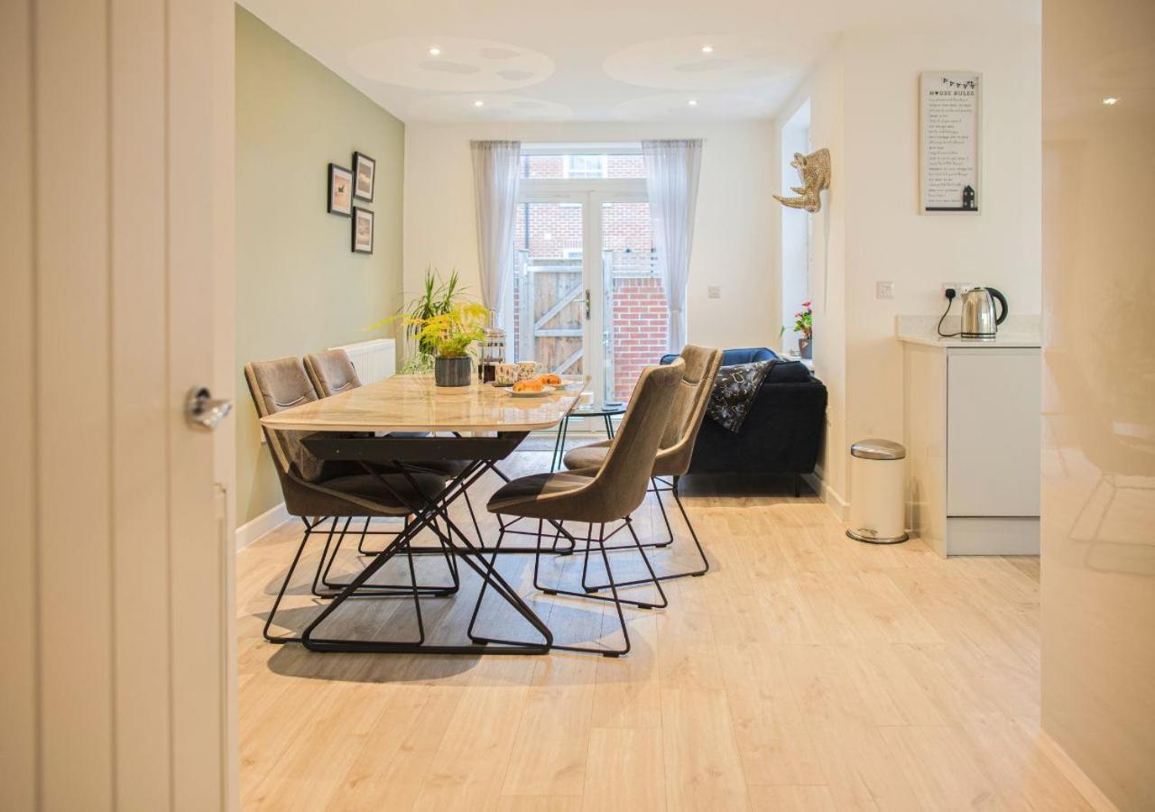 Stunning 2 Bed With Private Patio And Free Parking Villa Cheltenham Exterior photo