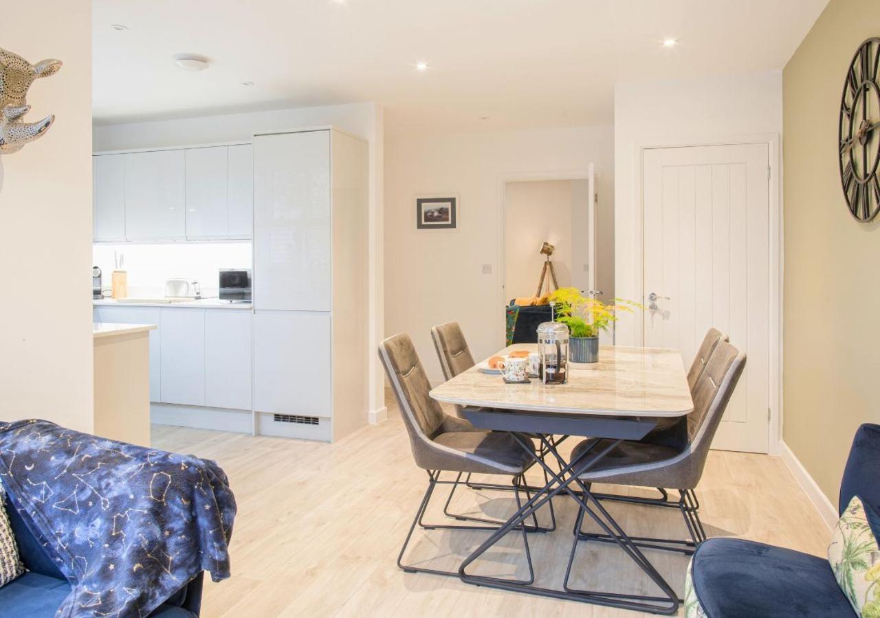 Stunning 2 Bed With Private Patio And Free Parking Villa Cheltenham Exterior photo