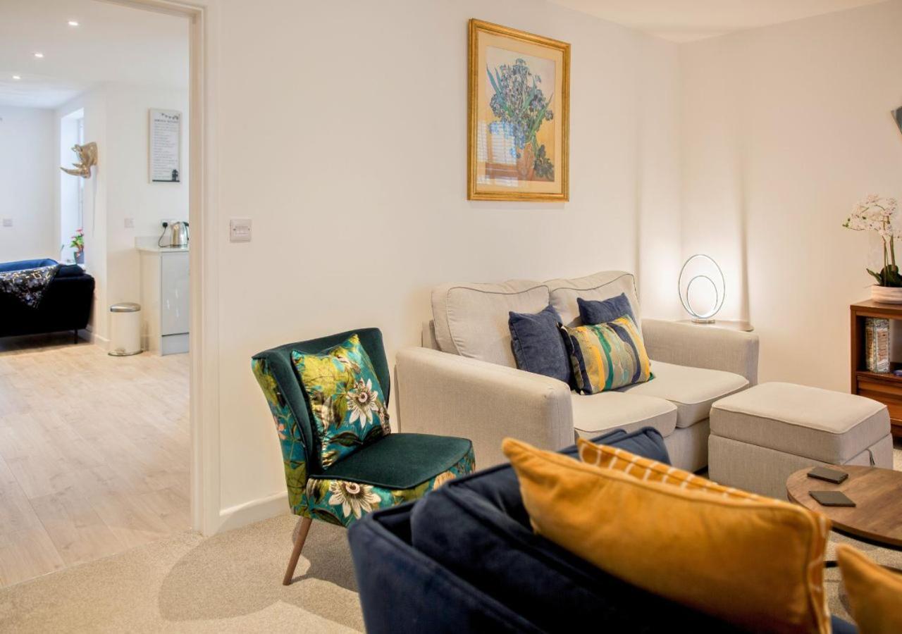Stunning 2 Bed With Private Patio And Free Parking Villa Cheltenham Exterior photo