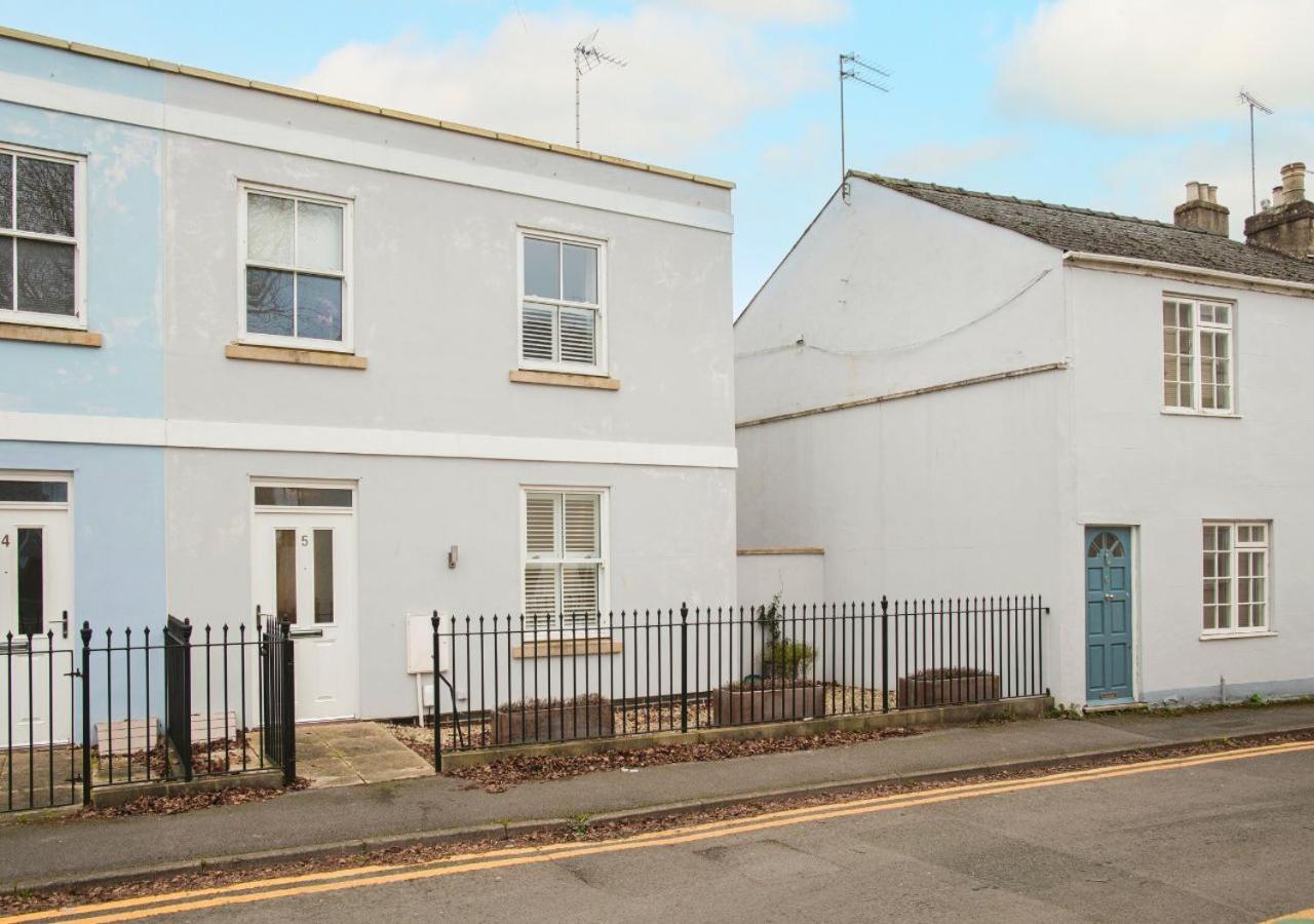 Stunning 2 Bed With Private Patio And Free Parking Villa Cheltenham Exterior photo