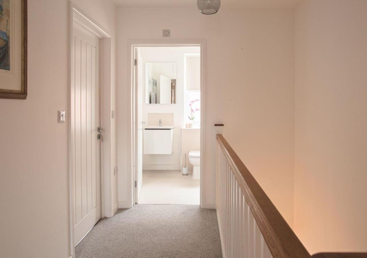 Stunning 2 Bed With Private Patio And Free Parking Villa Cheltenham Exterior photo