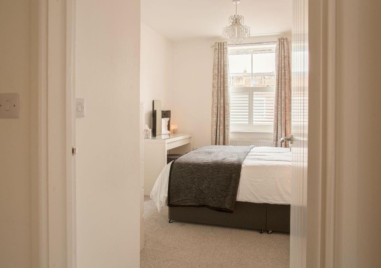 Stunning 2 Bed With Private Patio And Free Parking Villa Cheltenham Exterior photo