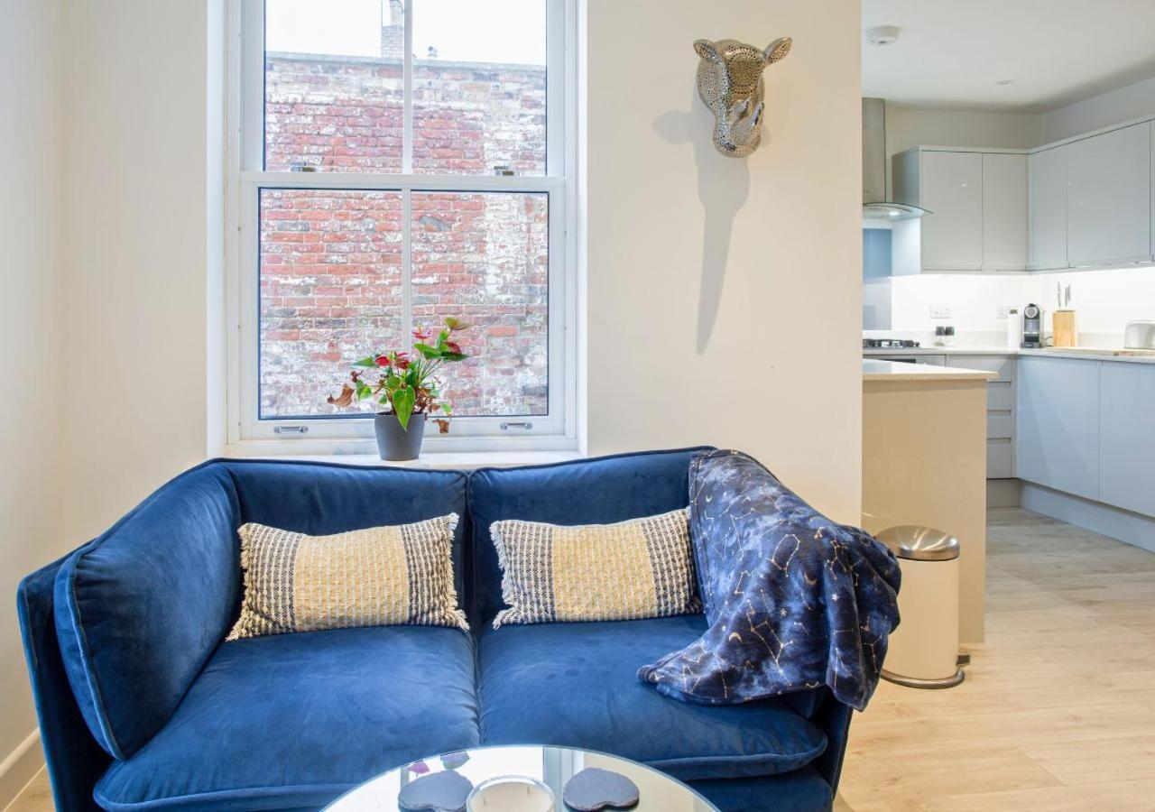 Stunning 2 Bed With Private Patio And Free Parking Villa Cheltenham Exterior photo