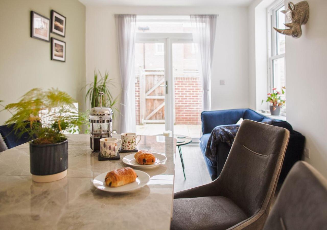 Stunning 2 Bed With Private Patio And Free Parking Villa Cheltenham Exterior photo