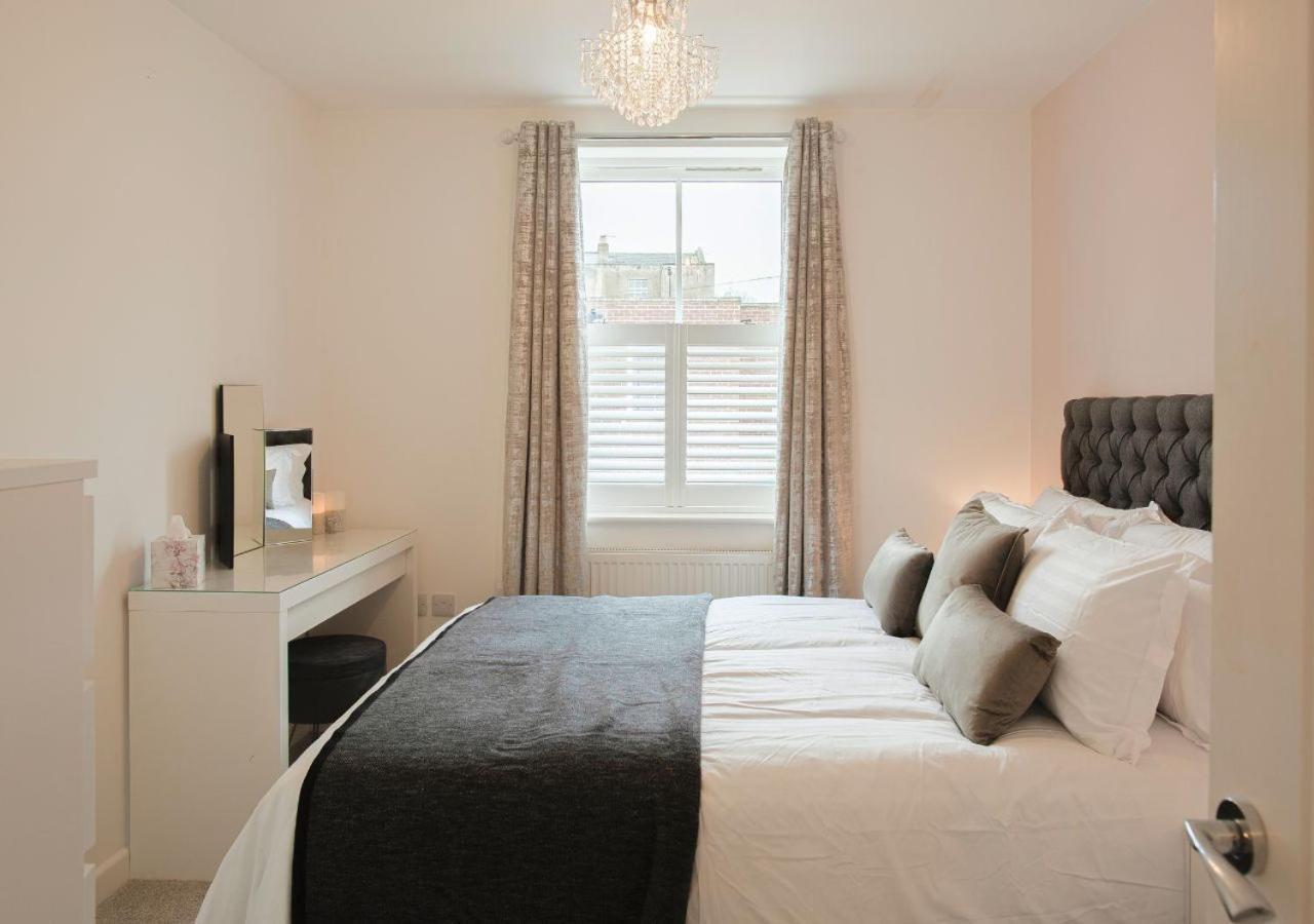 Stunning 2 Bed With Private Patio And Free Parking Villa Cheltenham Exterior photo